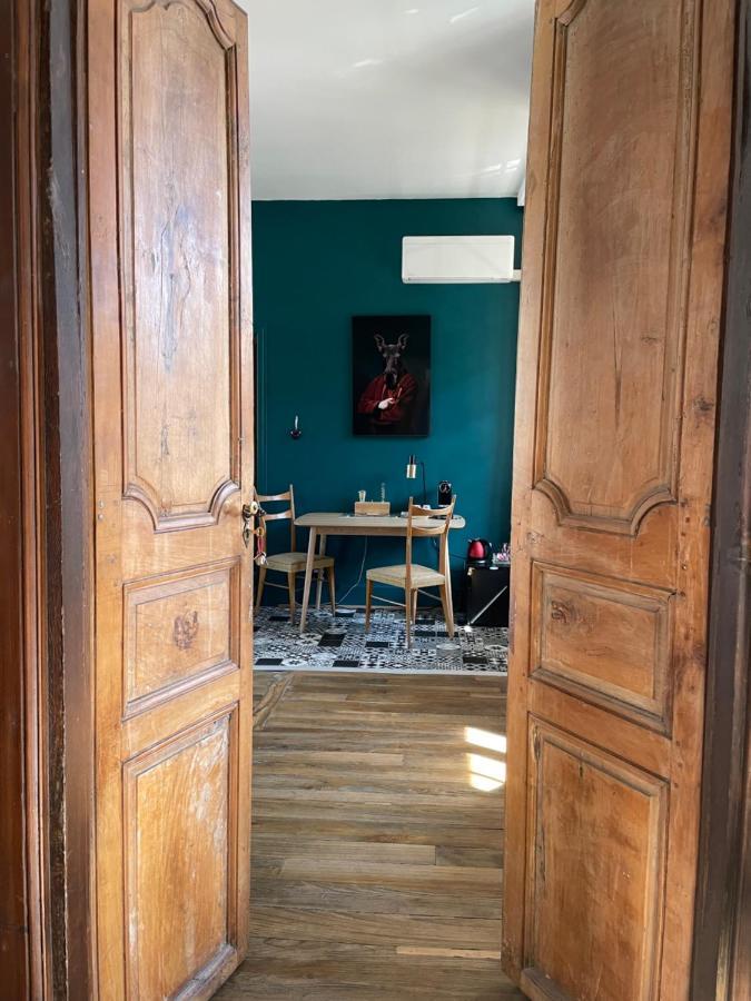 La Maison Aux Murs Anciens Et Ses Chambres Ταρμπ Εξωτερικό φωτογραφία